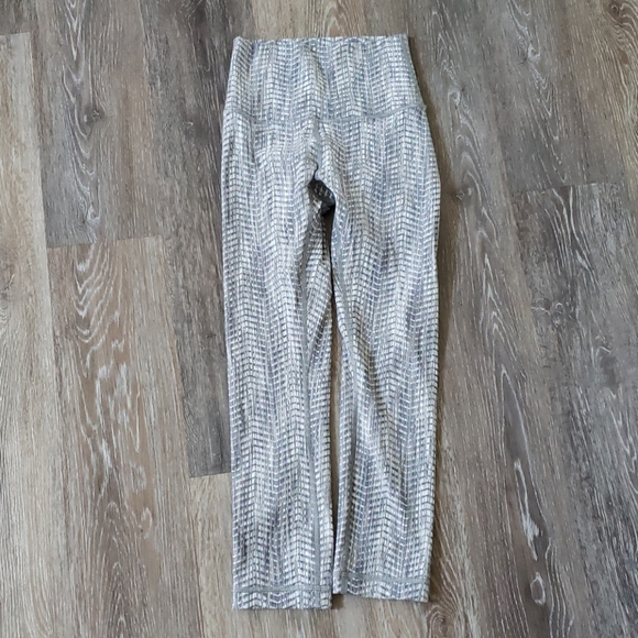 Lululemon Arrow Jacquard Battleship WU Crop - Picture 2 of 3